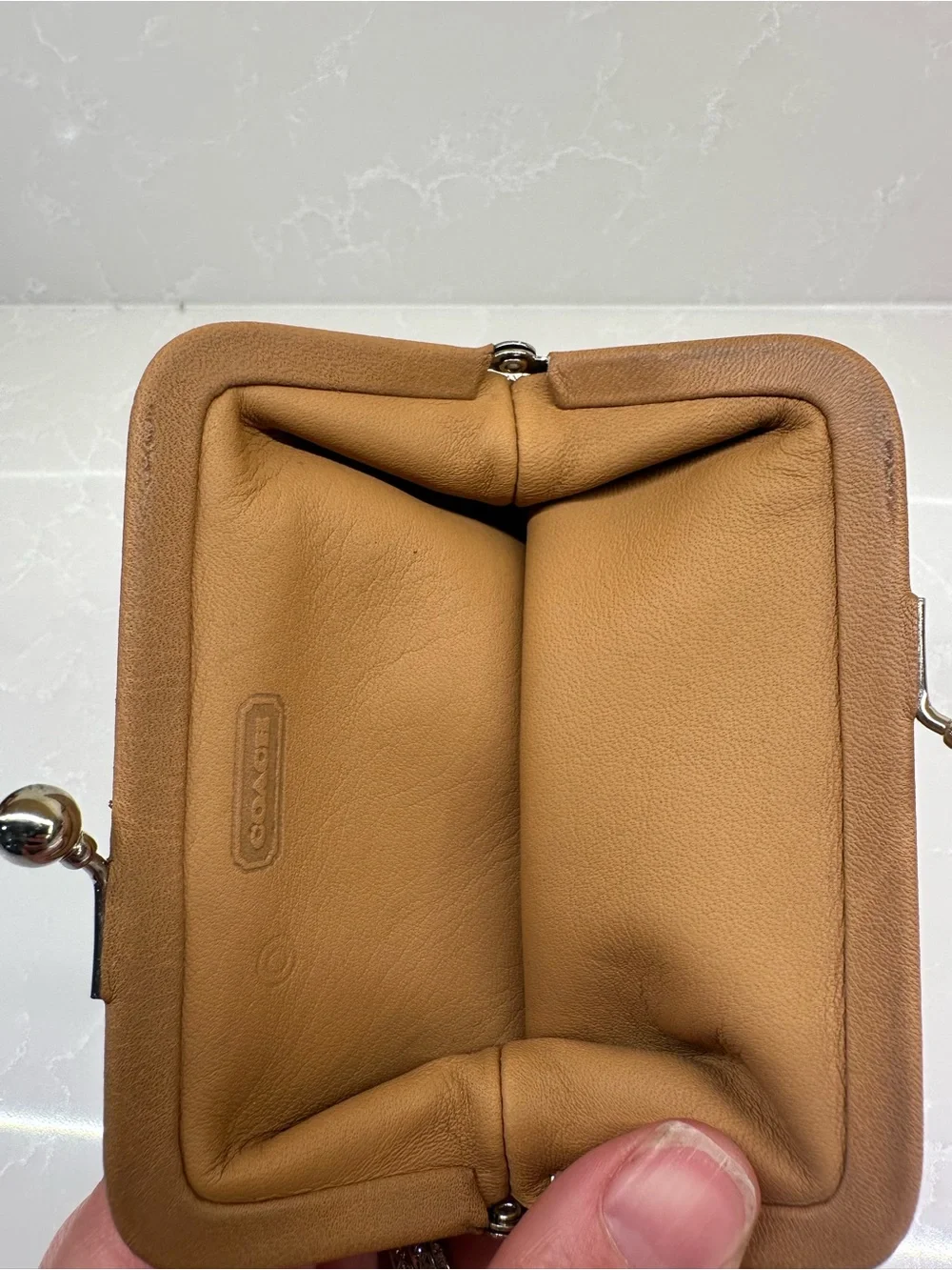 Vintage Coach Kisslock Coin Purse British Tan Leather Style 7155 Outlet Stamp
